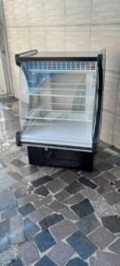 Refrigerador Gelopar Expositor de Bolos bebidas, frios e laticínios 70 cm